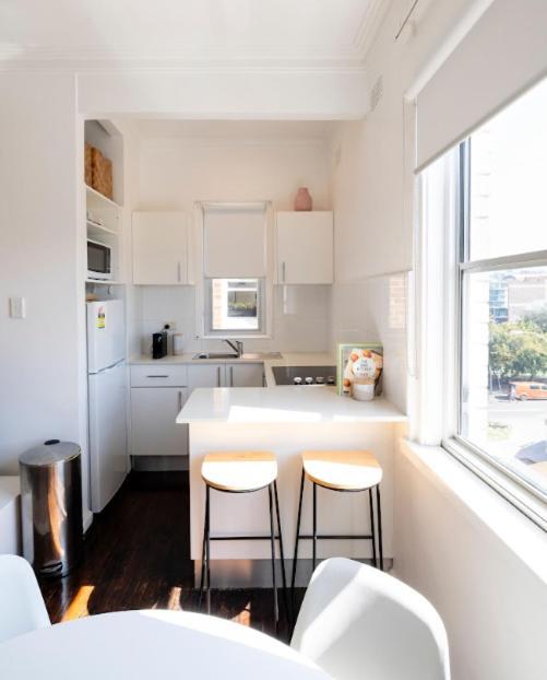 2 Mins To The Modern Gem Sleeps 4 Apartment Sydney