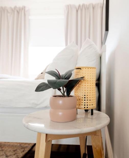 2 Mins To The Modern Gem Sleeps 4 *
