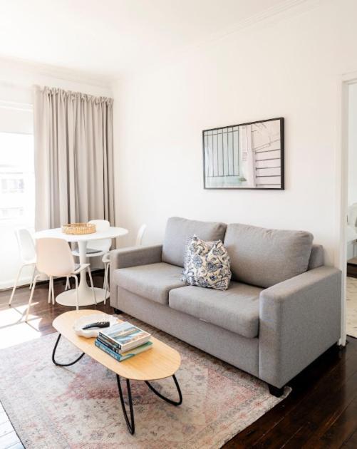 2 Mins To The Modern Gem Sleeps 4 Apartment