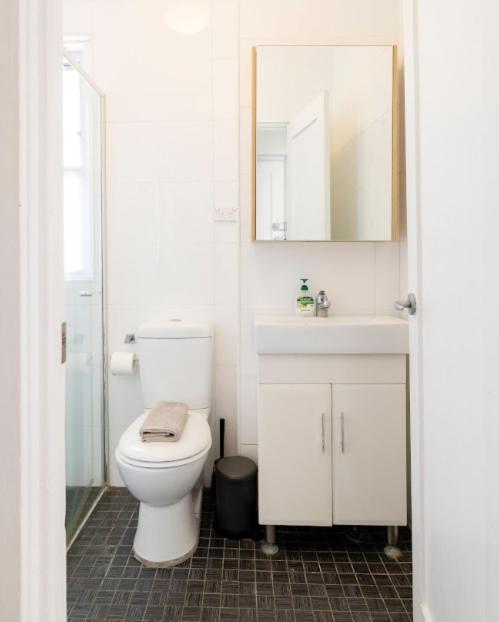 Apartment 2 Mins To The Modern Gem Sleeps 4 *