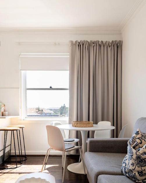 2 Mins To The Modern Gem Sleeps 4 *