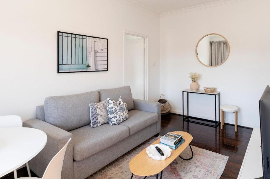 2 Mins To The Modern Gem Sleeps 4 Apartment Sydney